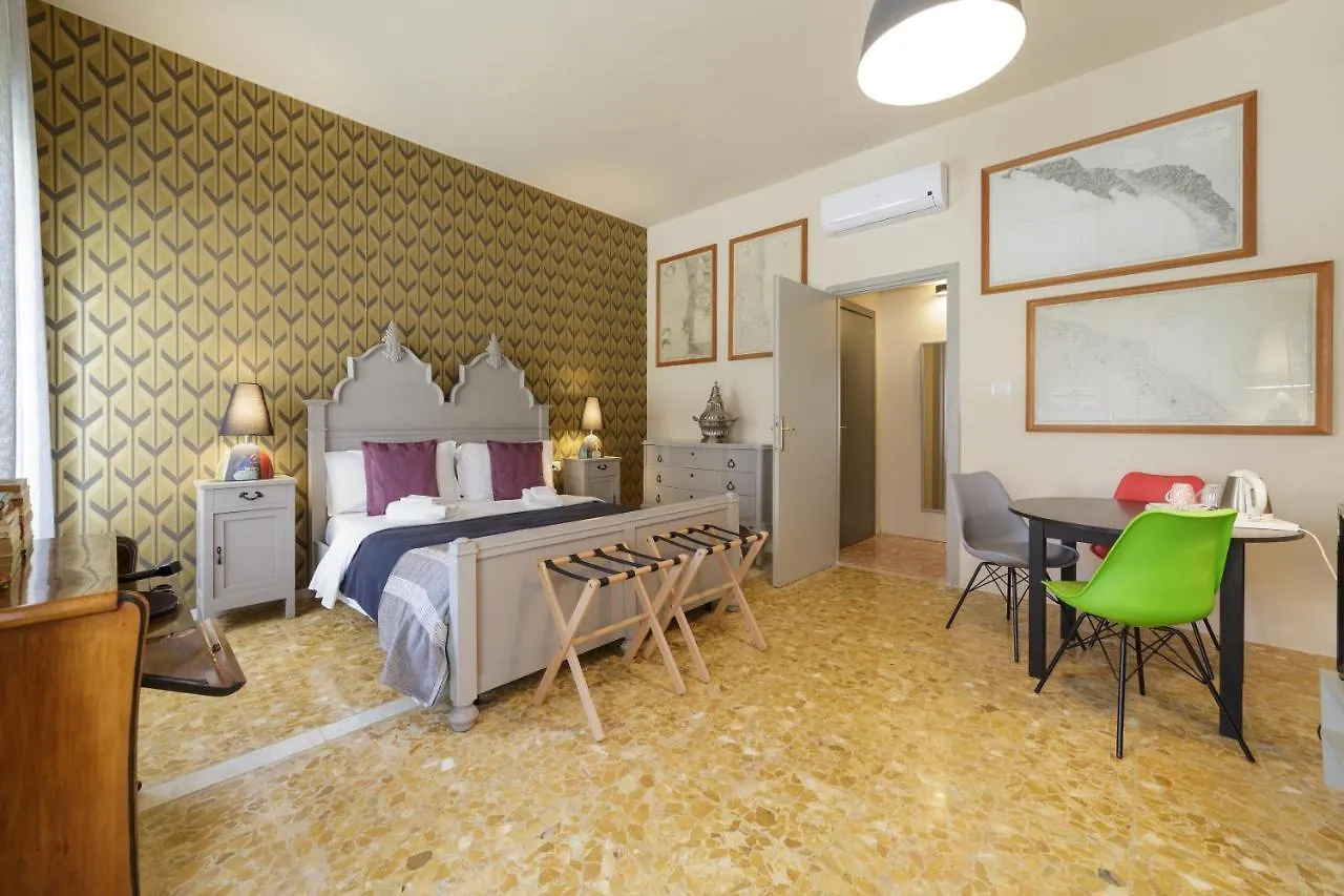 ゲストハウス Budget Rooms Sonnino 37 カリアリ